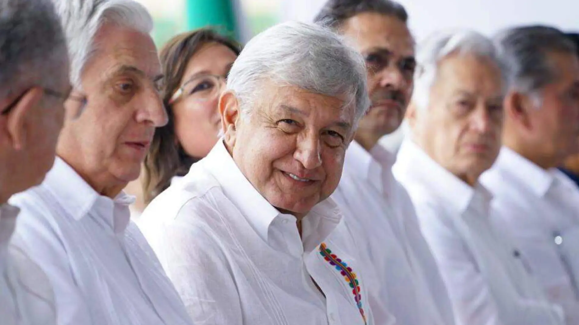 AMLO Cortesía